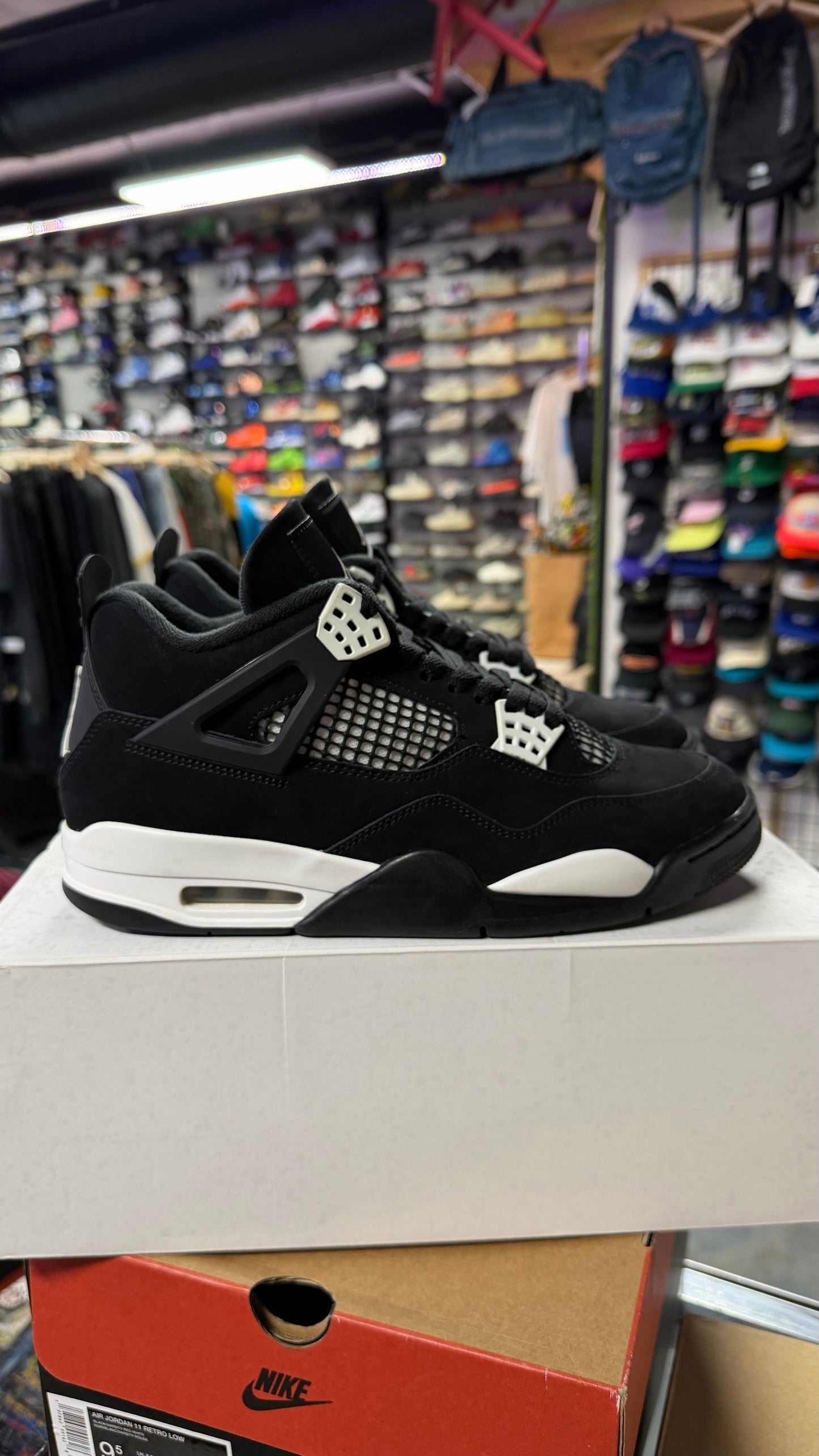 Jordan 4 Retro White Thunder