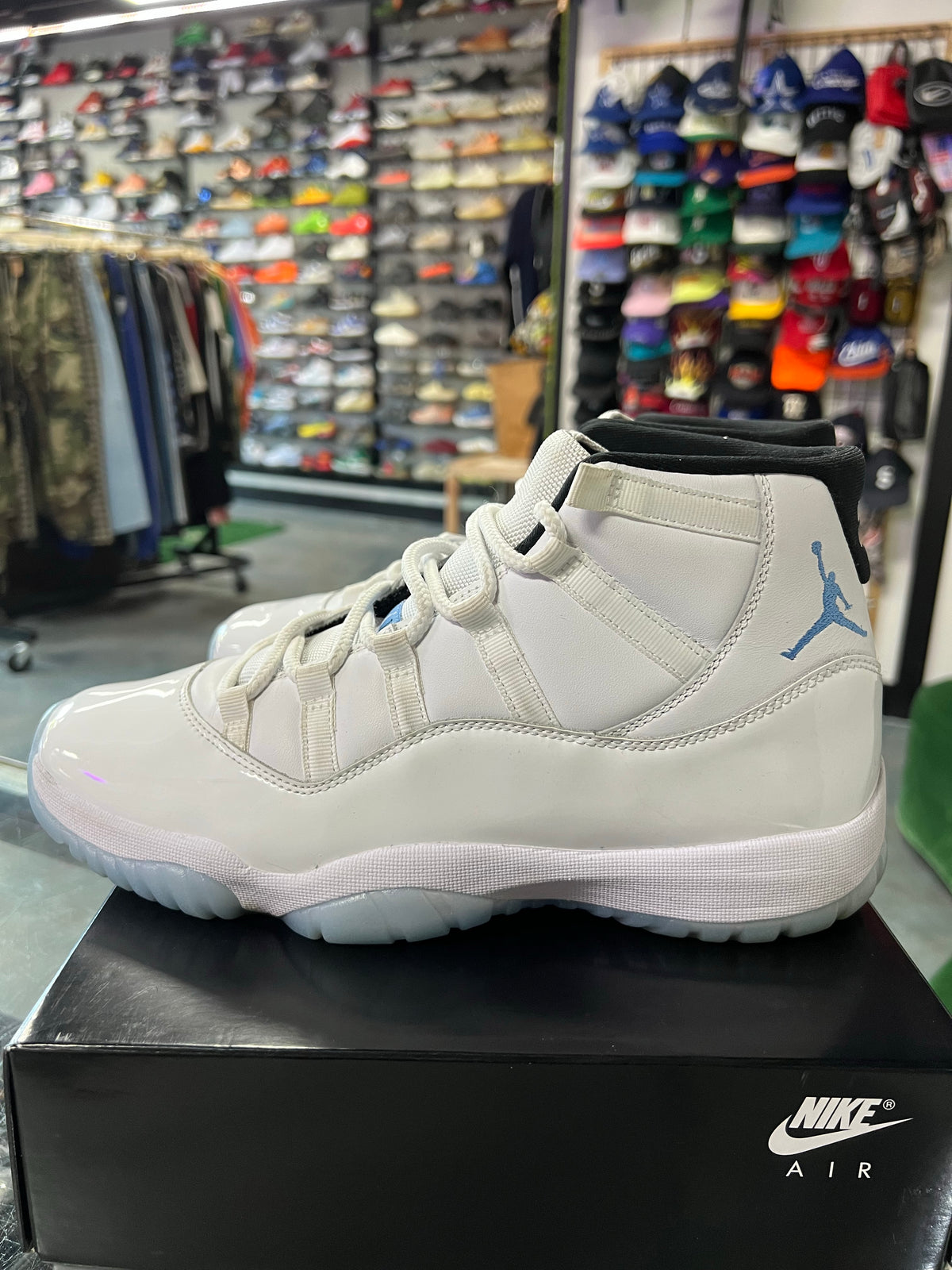 Jordan 11 Retro Legend Blue (2024)